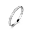 Pulseras de Acero Inoxidable Transfronterizas Europeas y Americanas Trébol de Cuatro Hojas Diamante Pulseras de Acero de Titanio para Mujeres Temperamento de Alta Gama Pulseras para Mujer que No se Desvanecen