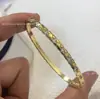 Pulsera Chanel Versión Estrecha Versión Amplia Patrón Acolchado Coco Tallado Finamente Alta Calidad Sin Diamantes ni Diamantes Incrustados Pulsera de Lujo Color Oro Beige