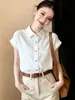 Camisa de Linho Elegante e Bonita Estilo Francês, Manga Curta para Mulheres, Estilo Fino de Verão, Tamanho Petite, Adequada para o Trabalho, com uma Gola de Lapela Única