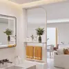 Tela Meia-Parede de Banheiro Estilo Cream de Luxo Leve com Divisória de Vidro Ondulado para Áreas Úmidas e Secas, Prateleira para Lavatório