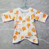 Macacão para Bebê Modelo 2026 Gaze de Algodão com Amarração Borboleta Macacão de Peça Única para Recém-Nascido com Design de Cobertura para as Mãos Roupa de Bebê