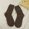 Meias grossas quentes antibacterianas de outono e inverno até a panturrilha, meias femininas da moda com design único, meias empilháveis versáteis e populares