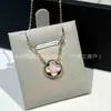 Casa del Burro Versión Alta Pulsera de Ágata Roja de Cinco Flores Cuatro Flores para Mujer Collar de Flor Antigua Chapado en Oro Rosa de 18k Lujo Ligero