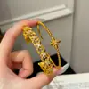 Nuevo Exquisito Brazalete de Flor de Lirio Dorado para Mujer, Gama Alta, Lujo Ligero, Nicho, Versátil y Elegante Joyería de Brazalete Incrustada con Diamantes