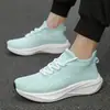 Zapatillas deportivas de verano para hombre, de punto flyknit, color negro completo, para exteriores, slip-on, suela blanda, estilo dad shoes, zapatos para caminar para personas mayores
