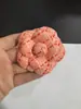 Acessório de Moda de Seda de Alta Qualidade 8cm Flor de Camélia Ultra-Resistente com Broche e Presilha Dupla Utilização