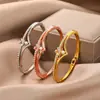 Pulsera Personalizada Nueva y Moderna con Forma de Cisne para Mujer, Diseño de Lujo Ligero de Nicho con Incrustaciones de Diamantes, Joyería de Mariposa de Aleación