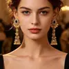 Pendientes Retro Bohemios Europeos Americanos Exagerados para Mujer Estilo Étnico Transfronterizo Flor de Pedrería Colorida con Cascabeles y Borlas