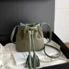 Bolso bandolera plisado de moda extranjera elegante para mujer otoño retro simple temperamento casual versátil bolso de cubo de un solo hombro