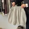 Nuevo conjunto de verano para niños estilo bosque: Conjunto de dos piezas para niño: camiseta sin mangas y pantalones cropped a rayas, pantalones tipo linterna, shorts para niña, ligero