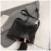 Bolsa Transversal Feminina Versátil Bolsa de Axila 2025 Nova Retrô Simples Bolsa Tote Superfície Macia Grande Capacidade Bolsa de Ombro Tendência