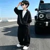 Conjunto de dos piezas con sudadera para niños, estilo primavera y otoño, nuevo modelo 2026, conjunto de dos piezas estilo deportivo universitario de otoño para jóvenes, moderno