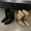 Botas de tornozelo estilo coreano! Nova coleção Outono/Inverno 2026, uso versátil de duas maneiras, bico quadrado, design interno que aumenta a altura, com fivela e forro de fleece