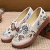 2026 Zapatos de Tela del Viejo Pekín para Mujer Primavera/Verano Nuevos Transpirables Bordados Zapatos de Pescador para Mediana Edad y Mayores Slip-on Zapatos de Mamá Zapatos Individuales