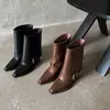 Botas de Couro com Rebites para Mulheres, Botas de Salto Grosso, Novo Estilo Outono e Inverno, Couro Genuíno, Bico Fino, Mangas, Botas da Moda de Cano Médio para Mulheres