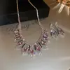 Conjunto de Brincos Quadrados Cravejados de Diamante e Colar de Duas Peças, Fashion, Leve, Colar Luxuoso e de Alta Qualidade, Conjunto de Joias Elegante e Versátil