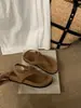 Sandálias de Dedo Retro em Camurça com Solado Grosso Sapatos de Fada 2025 Novo Verão Viagem Férias com Saia Sapatos Romanos