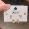 2026 Nuevo Diseño Aretes de Botón de Tulipán Mariposa Circonita Tres Pares Aguja de Plata Exquisito Tacto de Alta Gama Aretes Delicados 6 Piezas