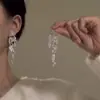 Aretes de Aguja Plateada con Borlas de Gota de Agua Incrustadas de Diamantes, Estilo Palacio, Nicho, Aretes Versátiles, Lujo Ligero, Venta al por Mayor de Aretes de Gama Alta