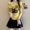 Camiseta Estampada de Manga Corta Off-Shoulder Estilo Coreano Talla Grande para Mujer Verano 2025 Nueva Holgada Aspecto Adelgazante Cintura Versátil Top para Mujer