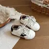 Zapatillas de entrenamiento alemanas para niñas modelo nuevo primavera/verano 2026 zapatillas deportivas para niños y niñas estilo ballet para bebé casual zapatillas Forrest Gump