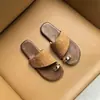 Nuevas Chanclas Planas Cómodas de Estilo Coreano Versátiles para Playa Estilo Hada con una Sola Tira para Mujer Uso Exterior Verano 2026