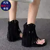 Sandalias romanas de tacón alto de verano con flecos retro y remaches, botines western para mujer, sandalias de cuña con tira entre los dedos y aumento interno de altura