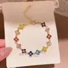 Pulseira pingente geométrico de flor de zircônia cúbica estilo europeu e americano, elegante e versátil, uma peça de joalheria delicada e luxuosa com um toque de alta qualidade, um acessório único e estiloso para mulheres
