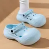 Chinelos de Verão 2026 para Mulheres Estilo JK Celebridade DIY Combinando Sola Grossa Aumenta Altura Antiderrapante Dedo Larga Clogs Frescos para Exterior