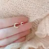Pendientes de botón minimalistas de plata de ley 925 con letra C y diamante, modernos y exquisitos, con un diseño fresco y discreto, pendientes elegantes para mujer