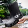 Botas de Chuva Antiderrapantes de Cano Médio com Veludo Extra Masculinas Botas de Borracha para Exterior Galochas de Pesca Botas de Chuva de Altura Média Botas de Trabalho Impermeáveis