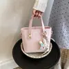 Bolso Cubo Nuevo de Primavera 2026 con Relieve para Mujer, Bolso de Hombro Cruzado Versátil de Moda, Bolso de Mano Casual Simple Exquisito