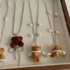 Collar con Cadena de Suéter Colgante de Oso Pardo Estrella Otoño-Invierno Vintage Marrón Lindo Oso Flocado de Lujo Ligero para Mujer