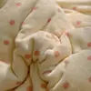 Juego de ropa de cama de invierno de cuatro piezas estilo blogger coreano, ultra suave de calidad A, de terciopelo de leche, con estampado de lunares estilo INS y diseño cálido de vellón de doble cara