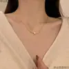Collar Retro Europeo de Acero de Titanio para Mujer Colgante de Perla Versátil Estilo Ins Cadena de Clavícula de Nicho Adorno