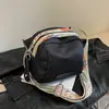 Bolsa Transversal de Nylon Impermeável para Mulheres 2025 Nova Bolsa de Ombro de Grande Capacidade Design Casual de Nicho Bolsa para o Dia a Dia
