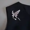 Broche de Mariposa de Lujo Ligero Estilo Francés con Pedrería de Colores para Mujer, Sencillo y Exquisito, Moderno y de Alta Gama, Accesorio Único para Abrigos y Trajes
