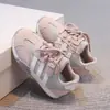 Sapatos de menina 2026 nova coleção de outono tênis infantis sapatos casuais para meninas tênis de treino alemães para crianças grandes estilo quente
