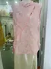 Novo Estilo Nacional Chinês Qipao Melhorado Top Sem Mangas Feminino Verão Novo Estilo Bordado Botão de Sapo Colete Camisa Rosa