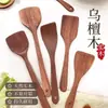 Espátula de madera de ébano, espátula de madera con agarre cómodo, resistente al calor, adecuada para cocinas caseras, hecha de una sola pieza de madera y pulida