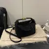 Moda de Celebridade da Internet Bolsa de Mão Retrô Outono Inicial 2025 Nova Versátil Bolsa de Ombro Transversal Ins Bolsa Casual Bolsa Quadrada Pequena