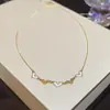 TikTok Explosivo Luz Luxo Branco Fritillaria Colar Amor Ouro 18K Simples Elegante Corrente de Pescoço Aço Titânio Sem Corrente de Clavícula