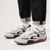 Tenis Casuales para Hombre, Primavera 2026 Verano Nuevos Ligeros que Aumentan la Altura Zapatos de Entrenamiento Alemanes, Zapatos Versátiles de Moda para Hombre Dy792