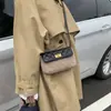Bolsa Pequena Transversal da Moda para Mulheres Verão 2025 Nova Moda Estilo Coreano Acolchoada Popular Pequena Bolsa Quadrada