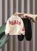 7833 Ropa Infantil Traje de Primavera para Niños 2026 Nuevo Estilo Moda Infantil Sudadera con Cuello Alto Estilo Primavera y Otoño Marca de Tendencia Conjunto de Dos Piezas