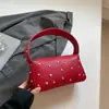 Bolsa Satchel Estilo Novo Verão 2025 Bolsa Personalizada Bolsa de Ombro Retrô Europeia e Americana Tendência Bolsa de Axila Fashion com Rebites