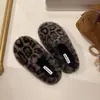 Pantuflas peludas de estampado de leopardo para mujer, nuevas de otoño e invierno 2026, cálidas, forradas de felpa, pantuflas de algodón de suela suave, pantuflas de algodón planas