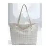 Bolsos de mano grandes de verano al por mayor para mujer 2025, nuevos bolsos de hombro versátiles y a la moda.