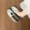 Sapatos Mary Jane prateados de nicho estilo francês para mulheres, novo modelo 2026, bico redondo, corte baixo, fivela de tira única, sapatilhas baixas
