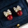 Pendientes rojos Ankora estilo Hong Kong vintage, pendientes de nicho de lujo ligeros de alta gama, pendientes rojos, pendientes elegantes de moda.